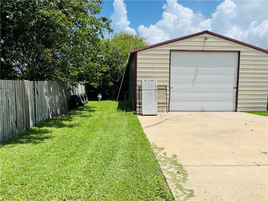 104 Poesta Dr Property Photo 34