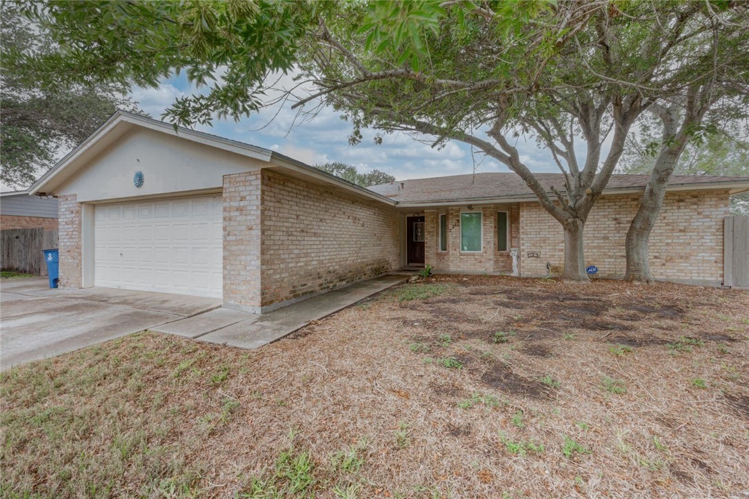 2213 Live Oak Dr Property Photo 2