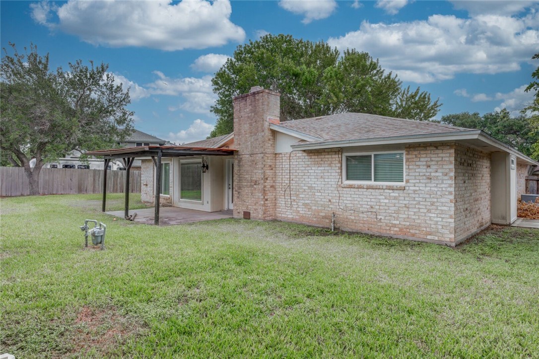 2213 Live Oak Dr Property Photo 3