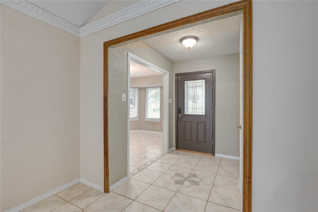 2213 Live Oak Dr Property Photo 4