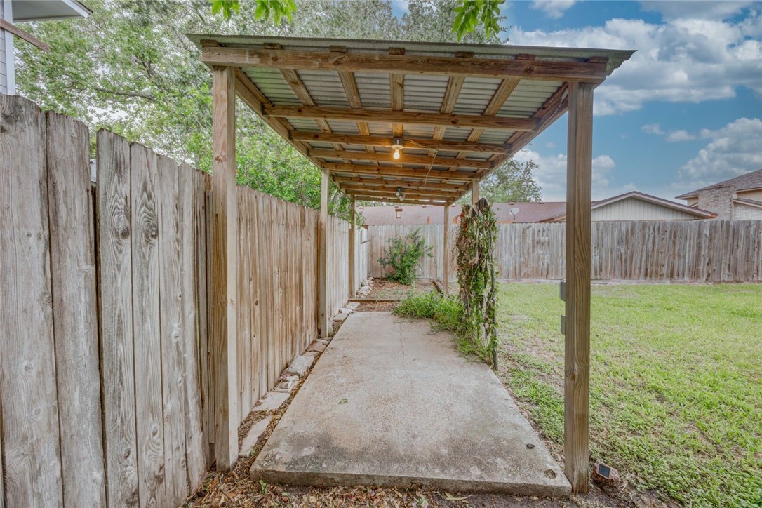 2213 Live Oak Dr Property Photo 28
