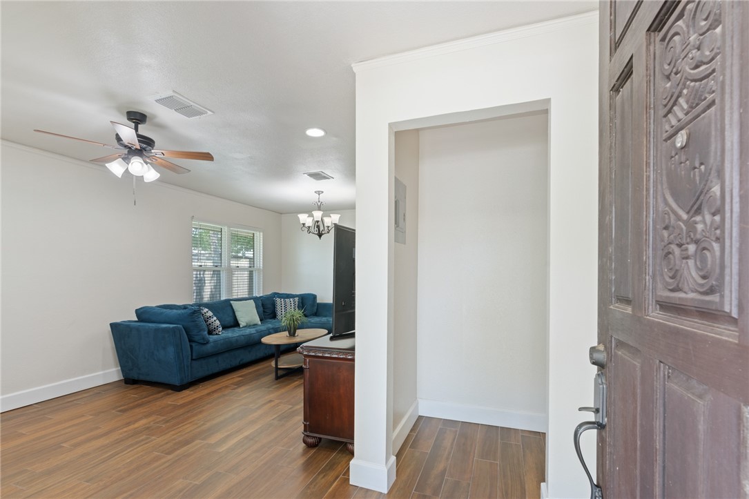1010 Weber Pkwy Property Photo 3