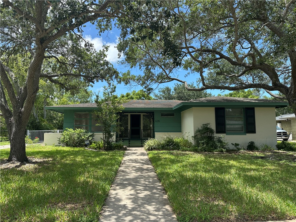 426 Pasadena Pl Property Photo 1