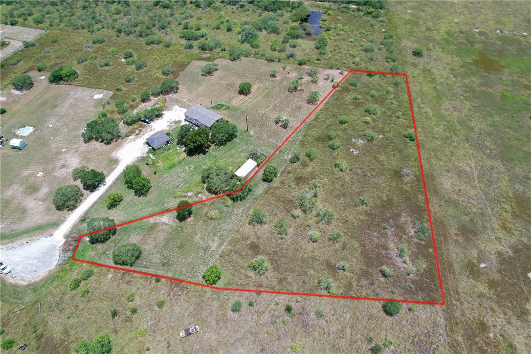 1500 Lois Property Photo 3