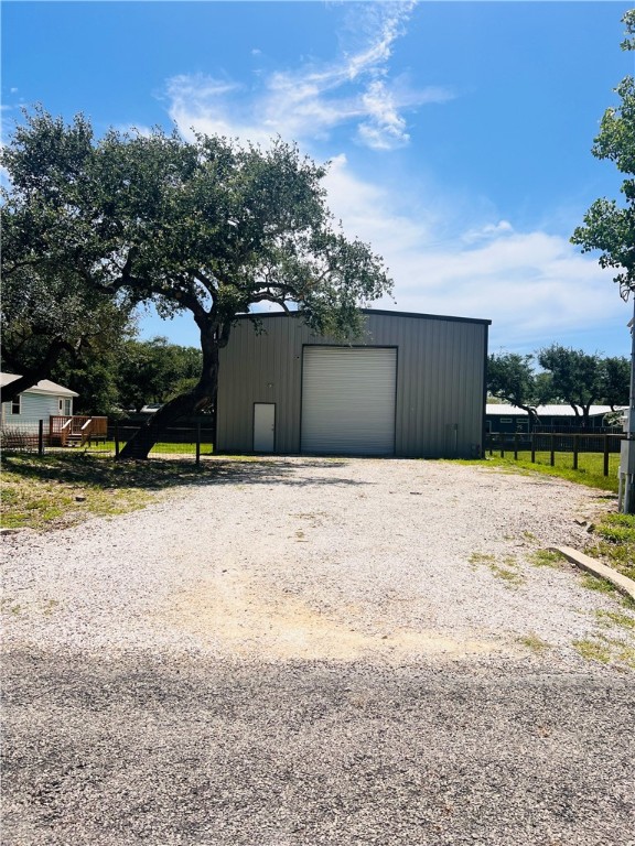 312 Traylor Ave Property Photo 6