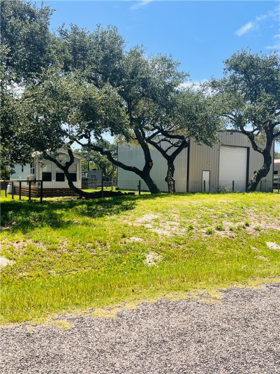 312 Traylor Ave Property Photo 8