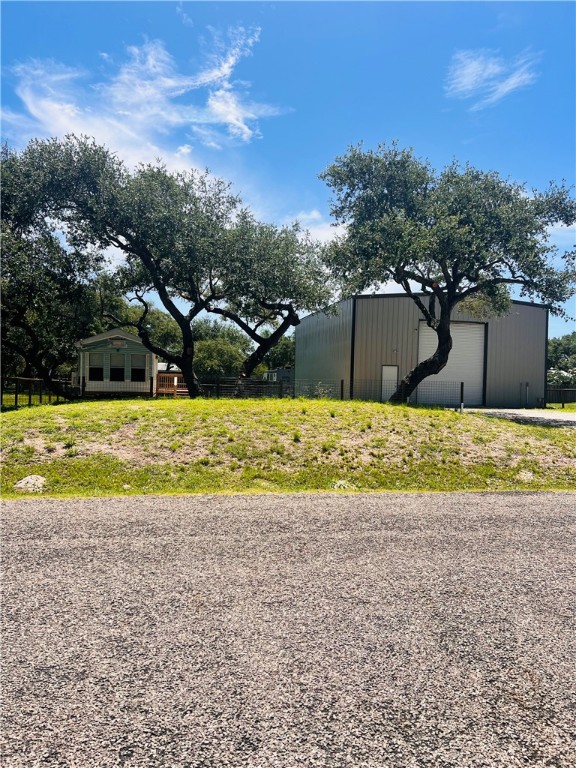 312 Traylor Ave Property Photo 9