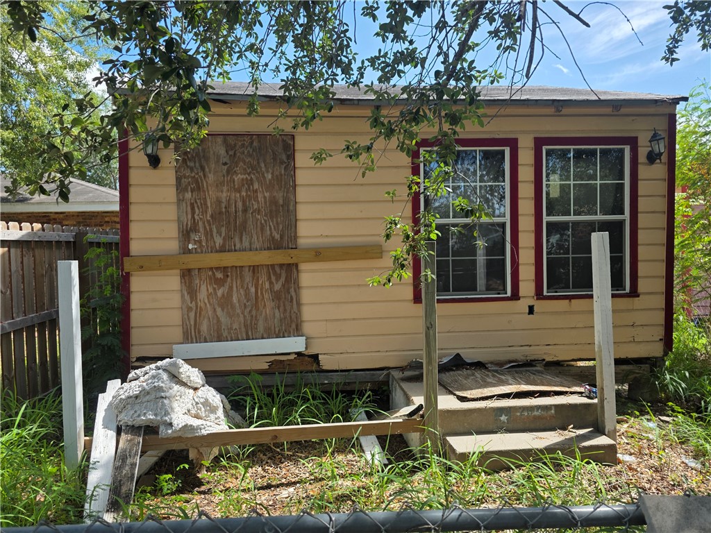 2624 Sonora St Property Photo 1