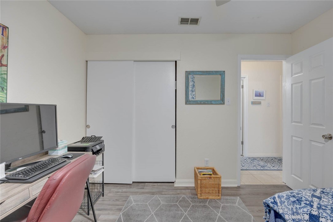813 Saint Paul Property Photo 18