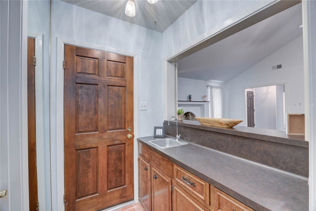 4621 Weiskopf Property Photo 10