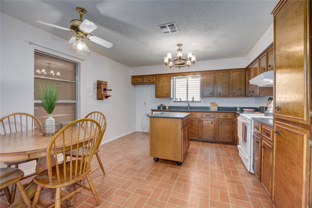4621 Weiskopf Property Photo 13