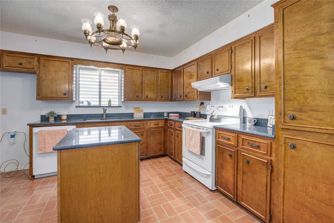 4621 Weiskopf Property Photo 14