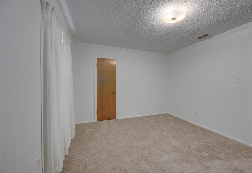 4621 Weiskopf Property Photo 32