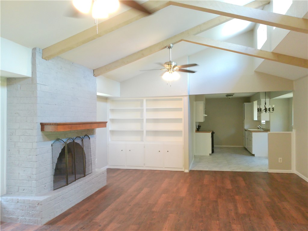 4622 Newbury Property Photo 4