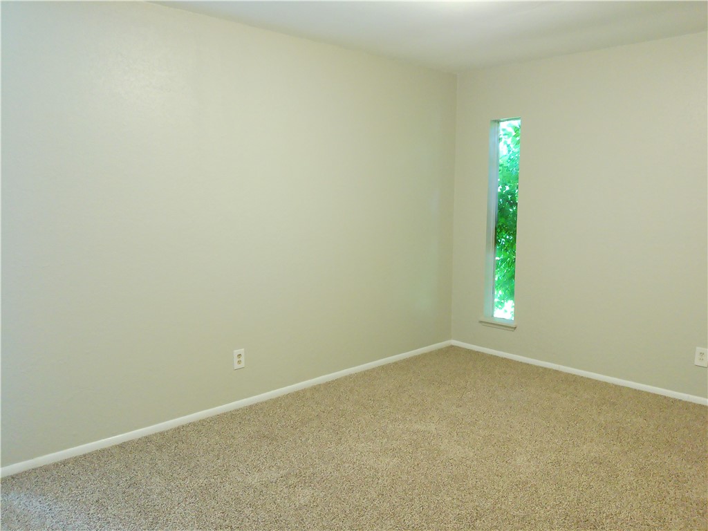 4622 Newbury Property Photo 7