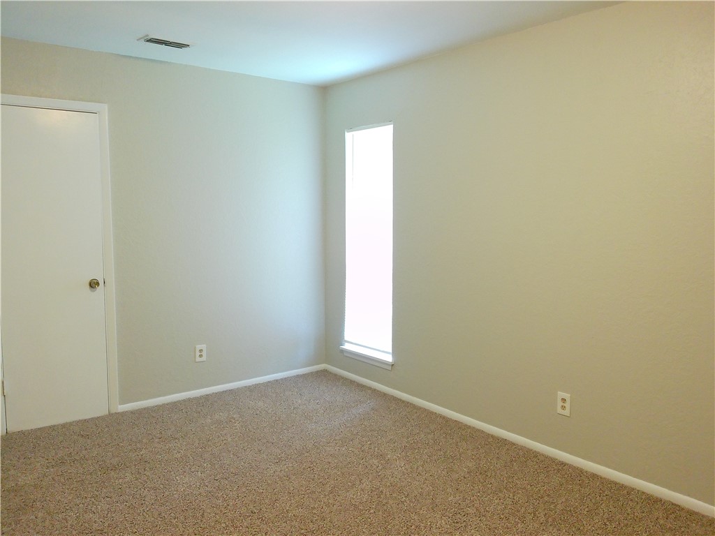 4622 Newbury Property Photo 8