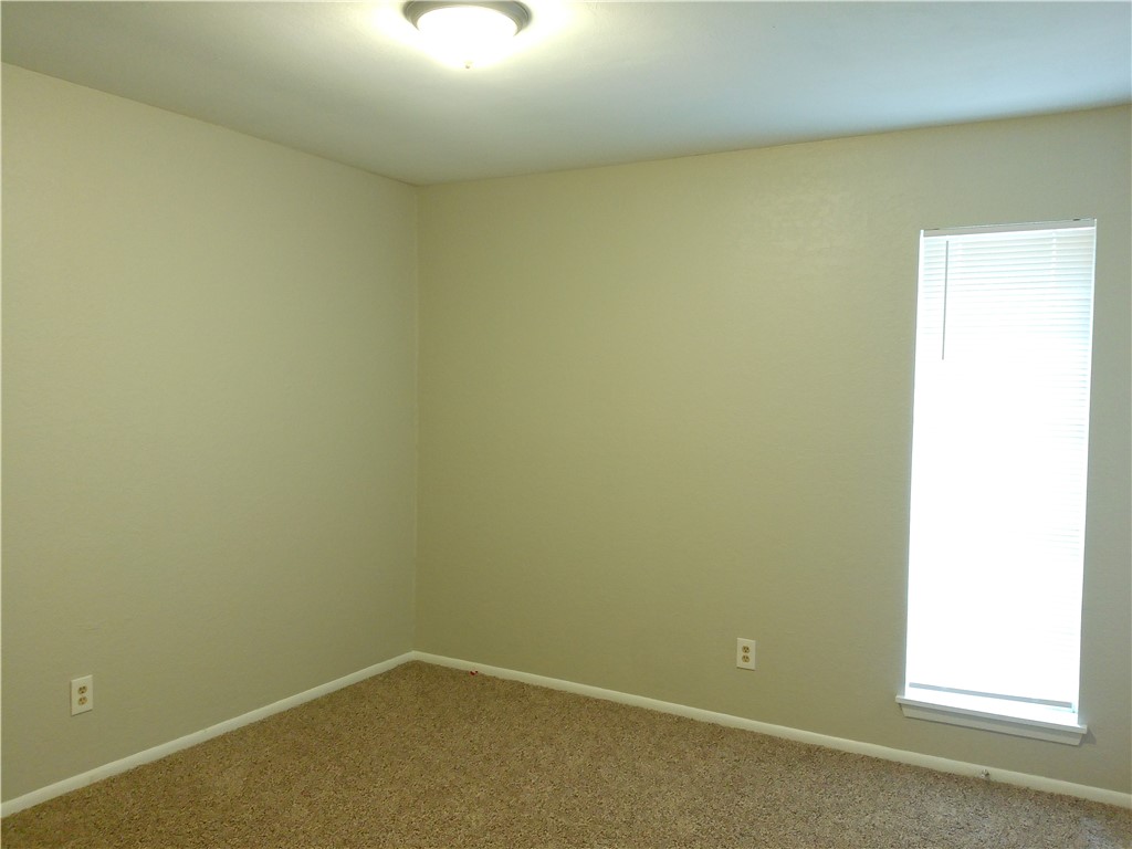 4622 Newbury Property Photo 9