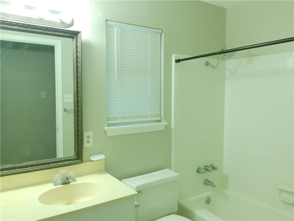 4622 Newbury Property Photo 10