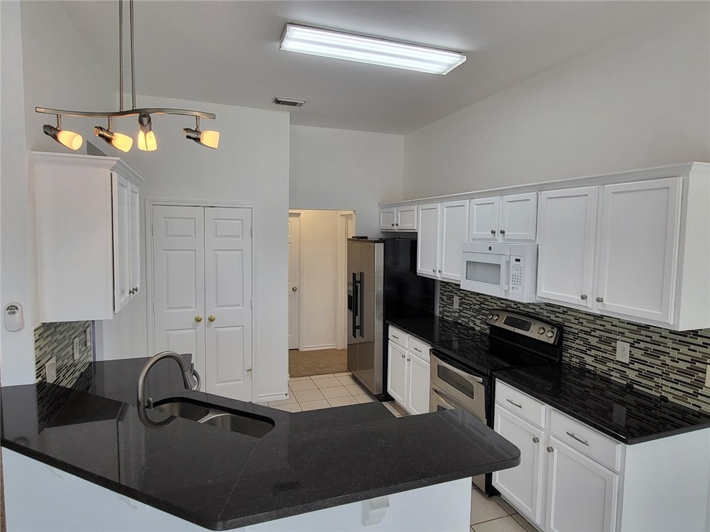 4909 Lake Nocona Dr Property Photo 6