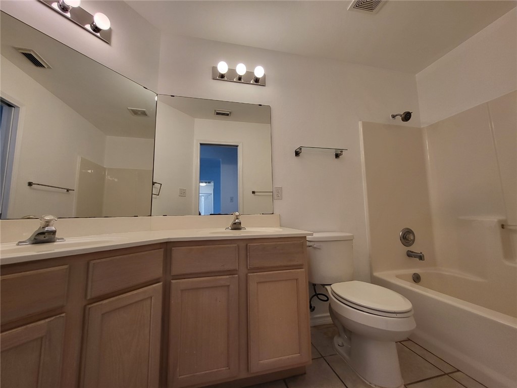 4909 Lake Nocona Dr Property Photo 9