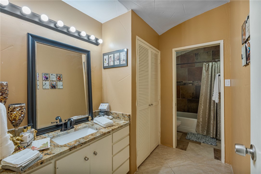 823 S Water St Unit#5d St Property Photo 8