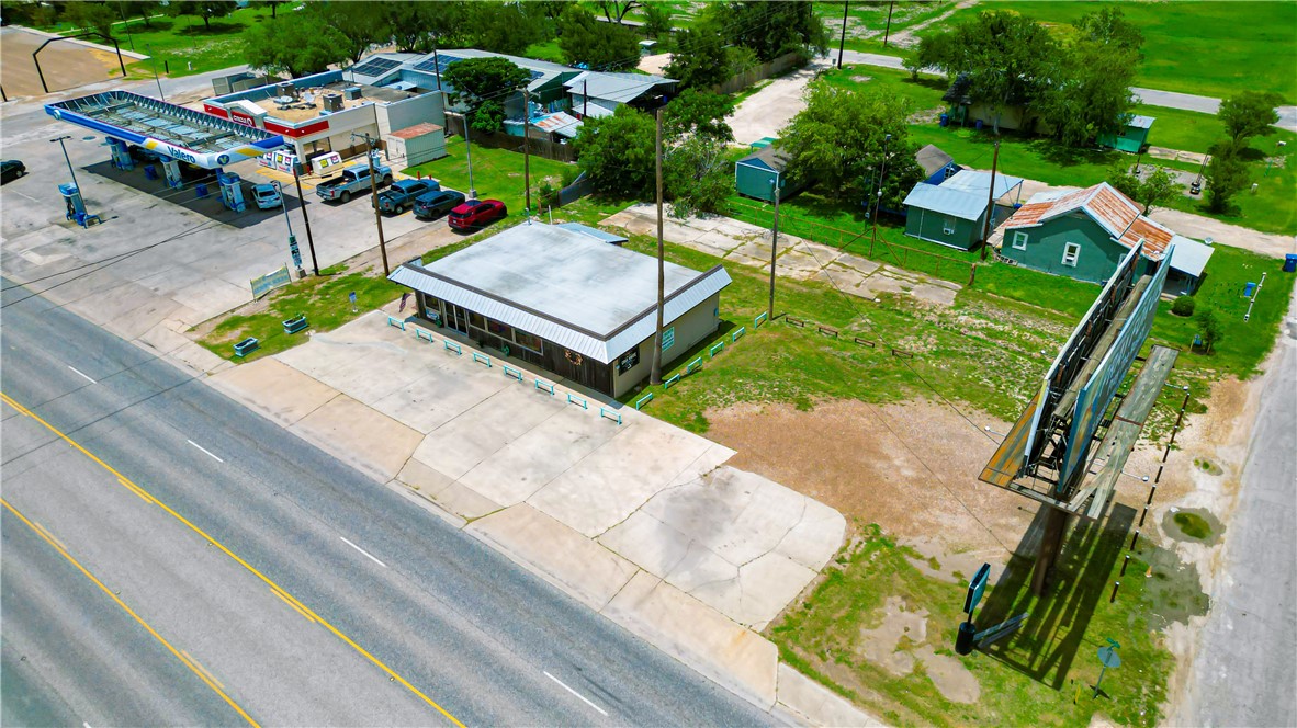302 Nueces St. Property Photo 2