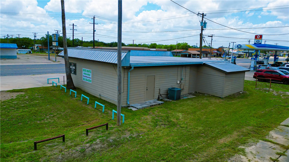 302 Nueces St. Property Photo 3