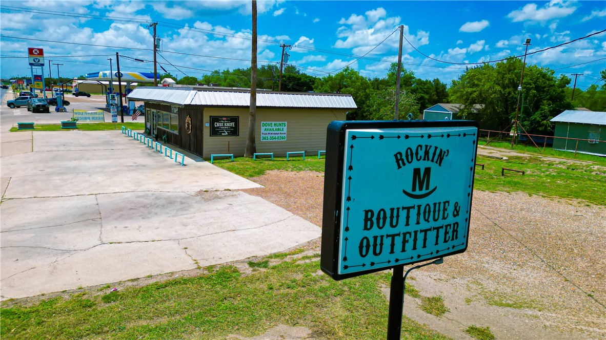 302 Nueces St. Property Photo 4