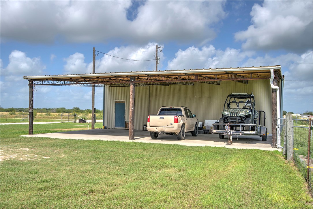 9386 Private Road 2155 Property Photo 8