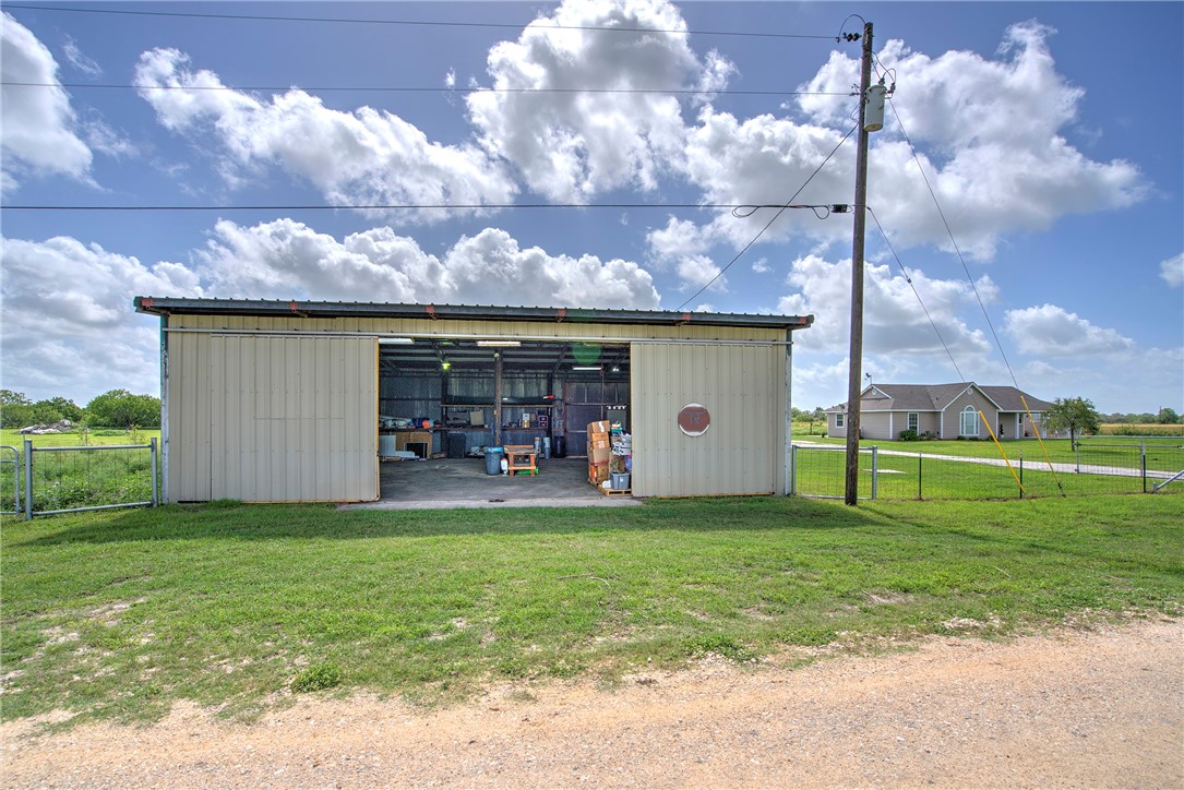 9386 Private Road 2155 Property Photo 12