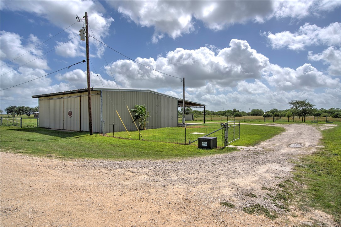 9386 Private Road 2155 Property Photo 13
