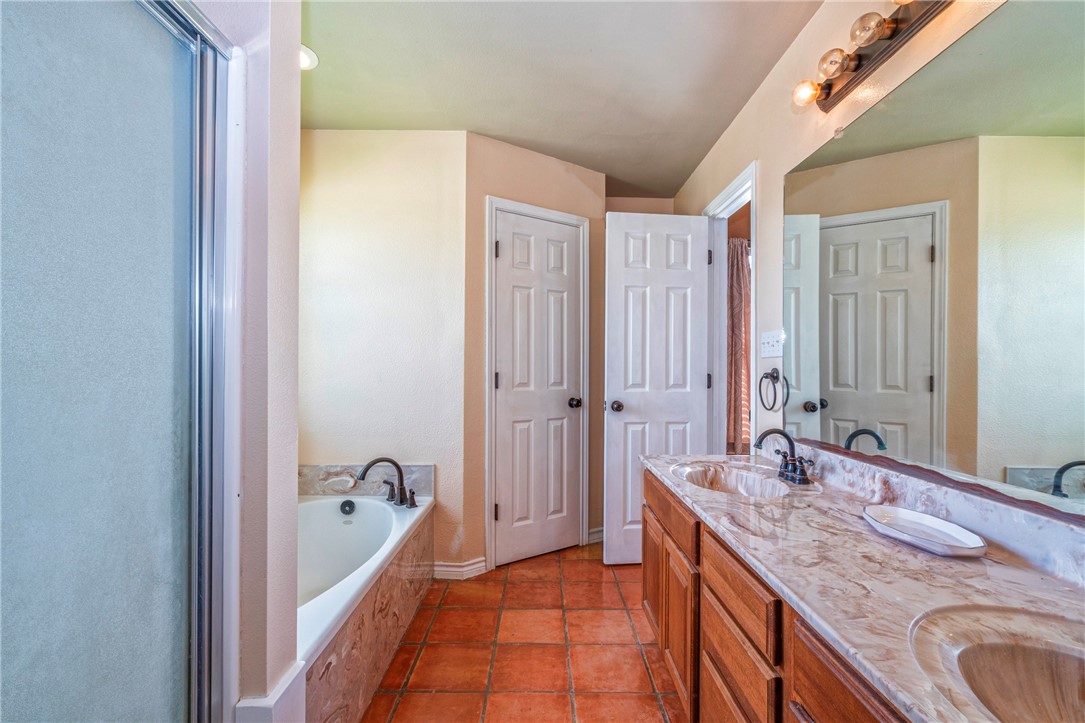 9386 Private Road 2155 Property Photo 23