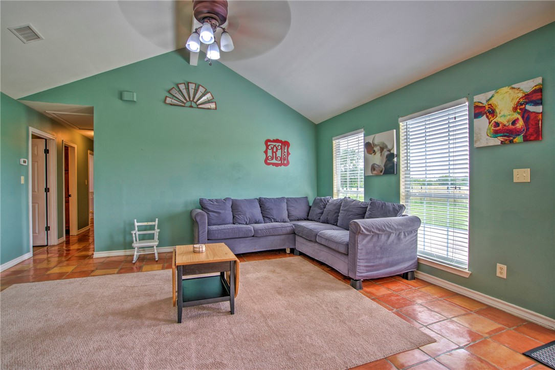 9386 Private Road 2155 Property Photo 28