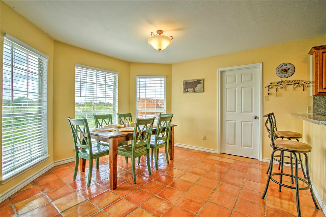 9386 Private Road 2155 Property Photo 29