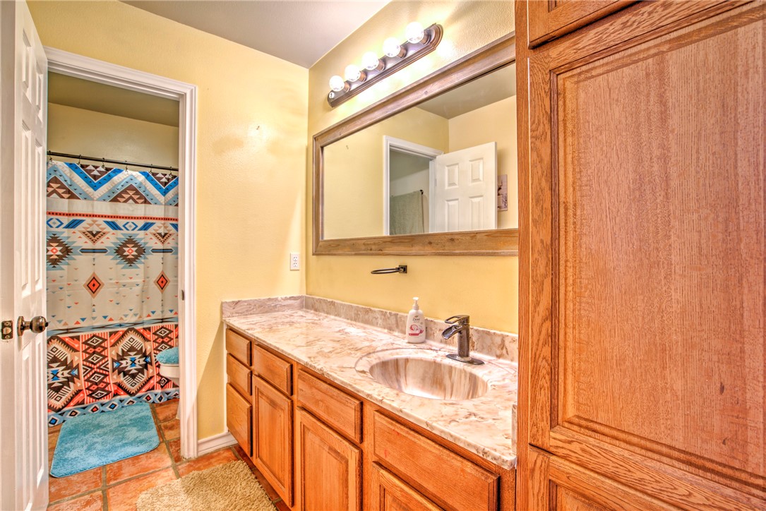 9386 Private Road 2155 Property Photo 37