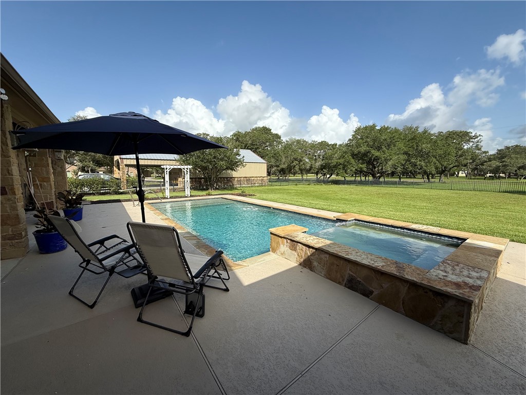 18 Post Oak Property Photo 6