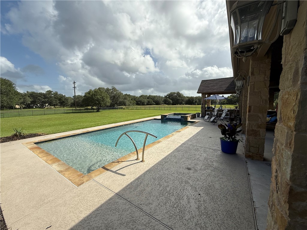 18 Post Oak Property Photo 7
