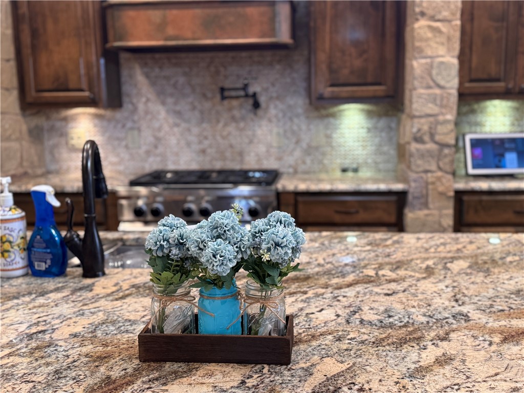 18 Post Oak Property Photo 11