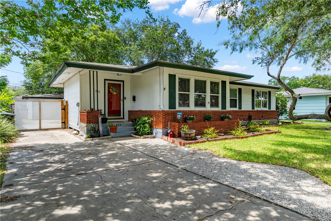 622 Bermuda Pl Property Photo 2