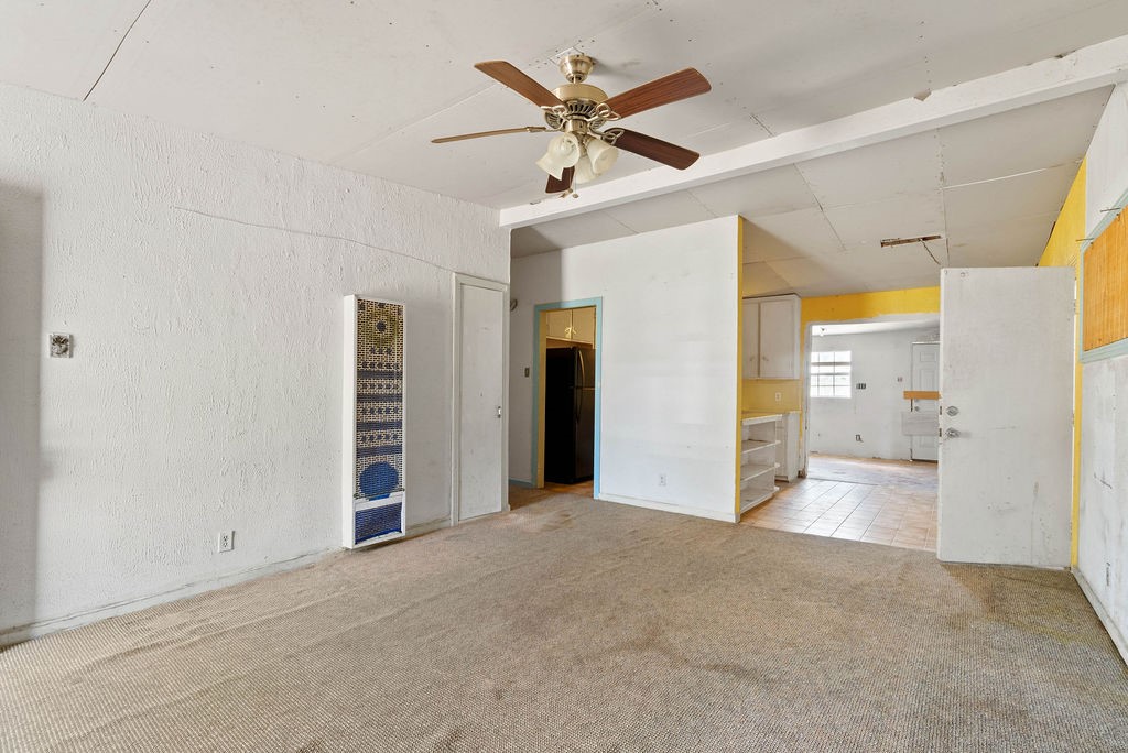 925 Hazel Dr Property Photo 3