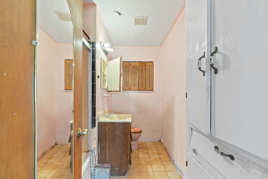 925 Hazel Dr Property Photo 7