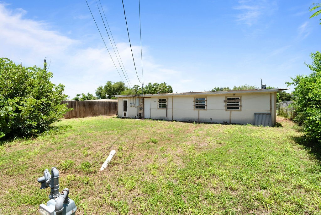 925 Hazel Dr Property Photo 15