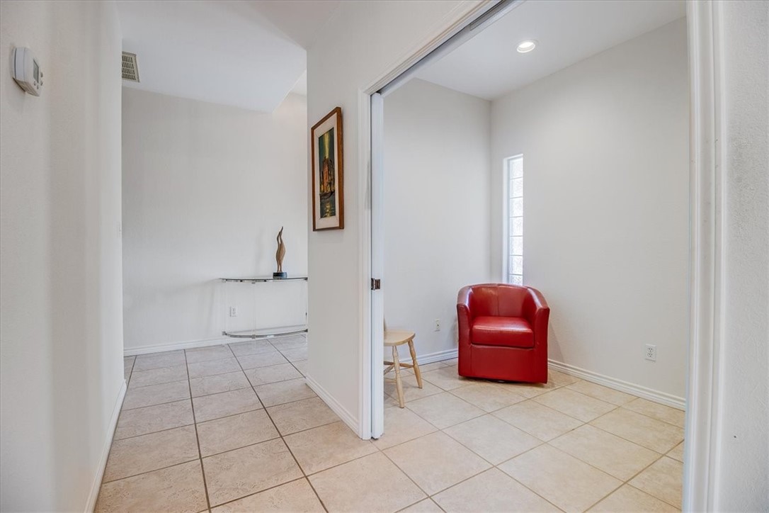 637 Pompano Dr Property Photo 5