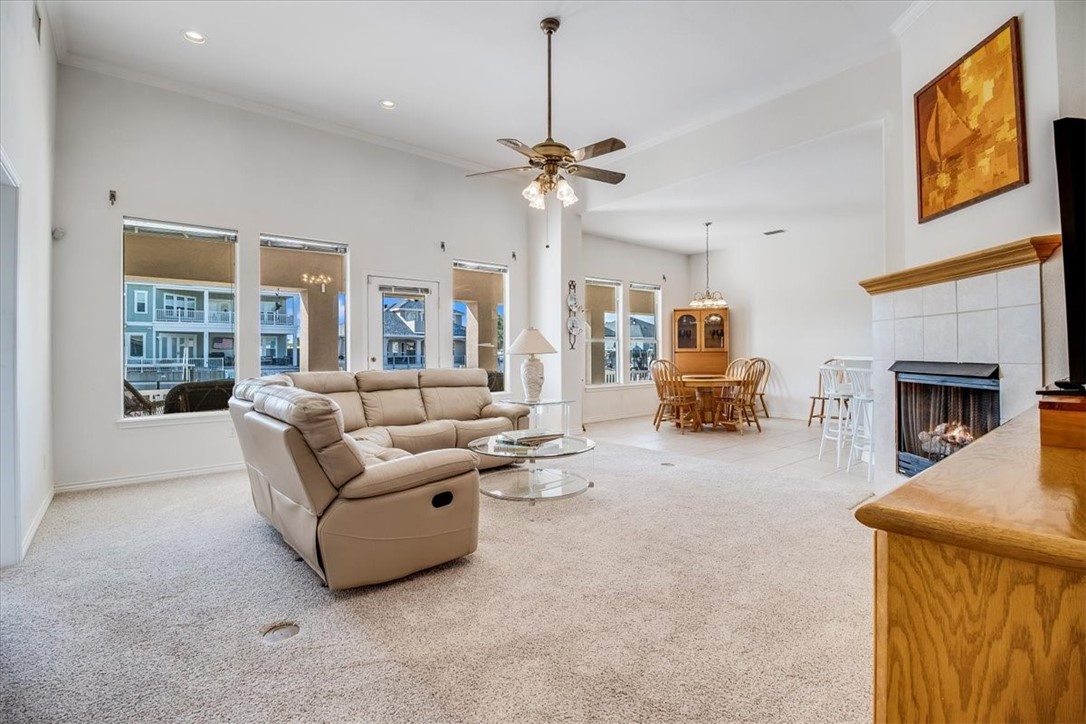 637 Pompano Dr Property Photo 7