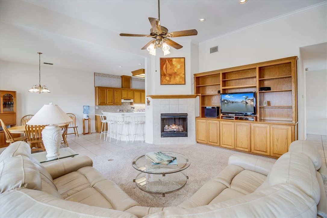 637 Pompano Dr Property Photo 8