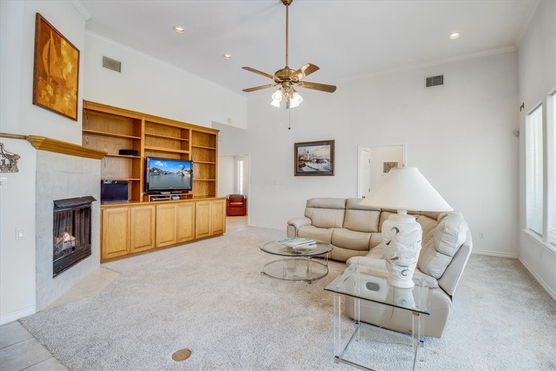 637 Pompano Dr Property Photo 9