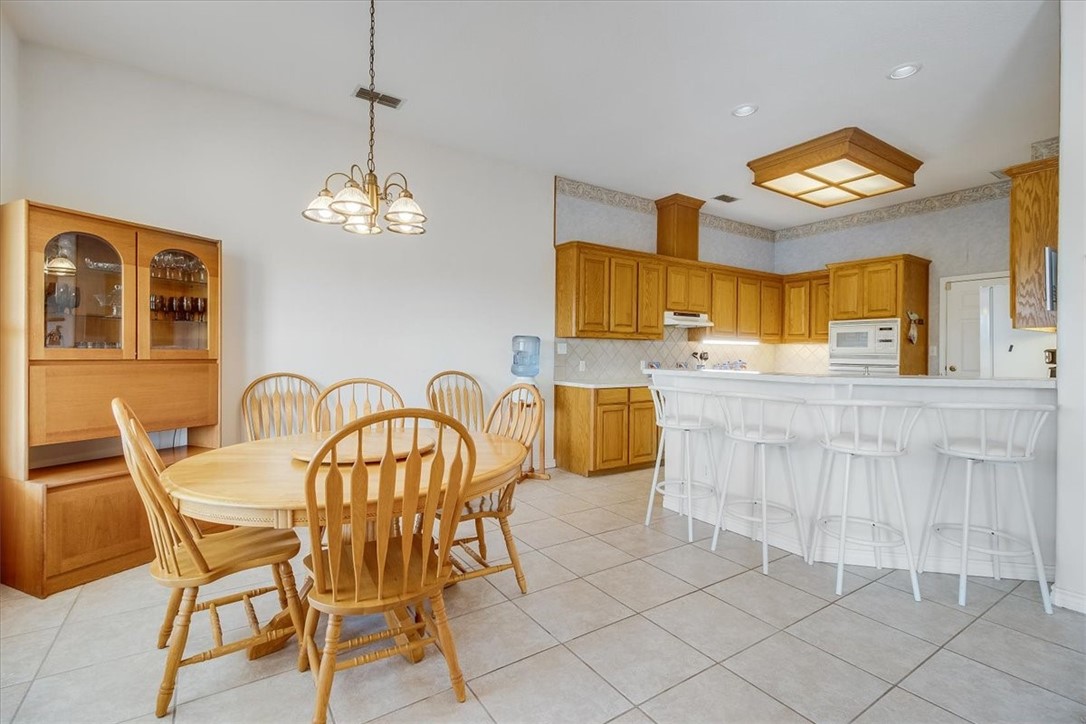 637 Pompano Dr Property Photo 11