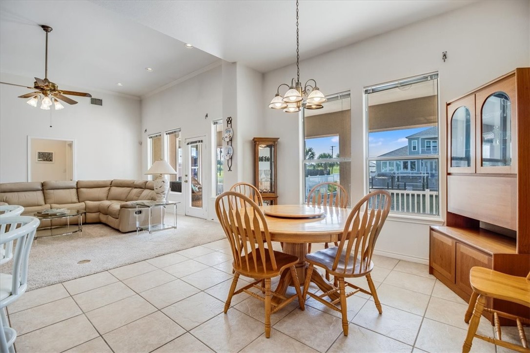 637 Pompano Dr Property Photo 12