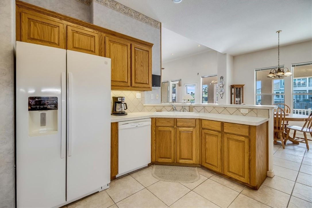 637 Pompano Dr Property Photo 16