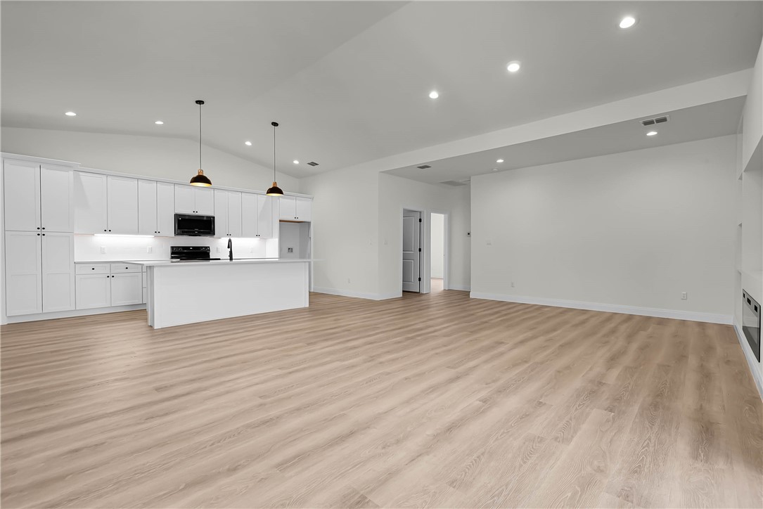1210 W Dallas Property Photo 1